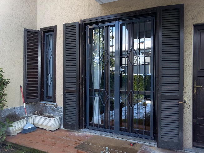 Montaggio grate di sicurezza